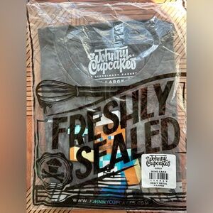 Johnny Cupcakes Mine Cakes (Minecraft) T-Shirt Women’s XL